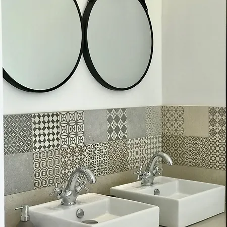 O 36 Rempart Sud B&B 에그모르트