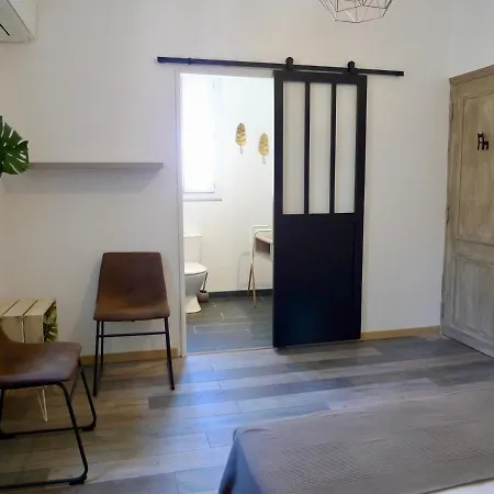 O 36 Rempart Sud Bed & Breakfast 2*