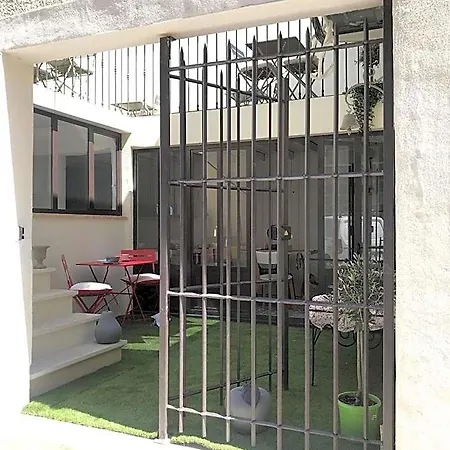 Couette-café ô 36 Rempart Sud 3*