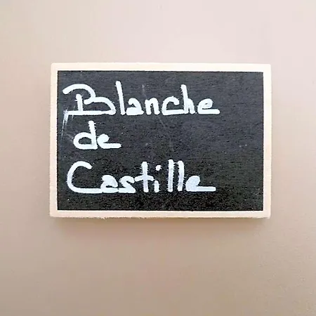ô 36 Rempart Sud Couette-café Aigues-Mortes