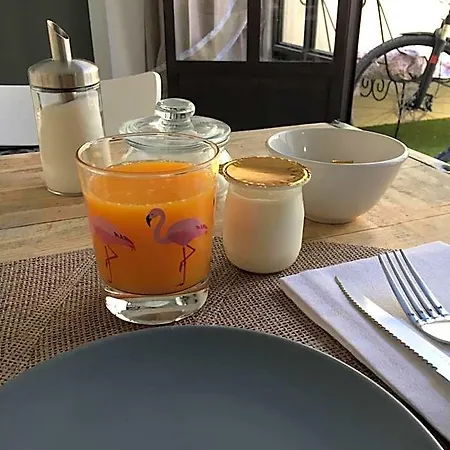 Couette-café ô 36 Rempart Sud Aigues-Mortes